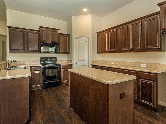 2nd image of 3720 Dutch Iris Ln