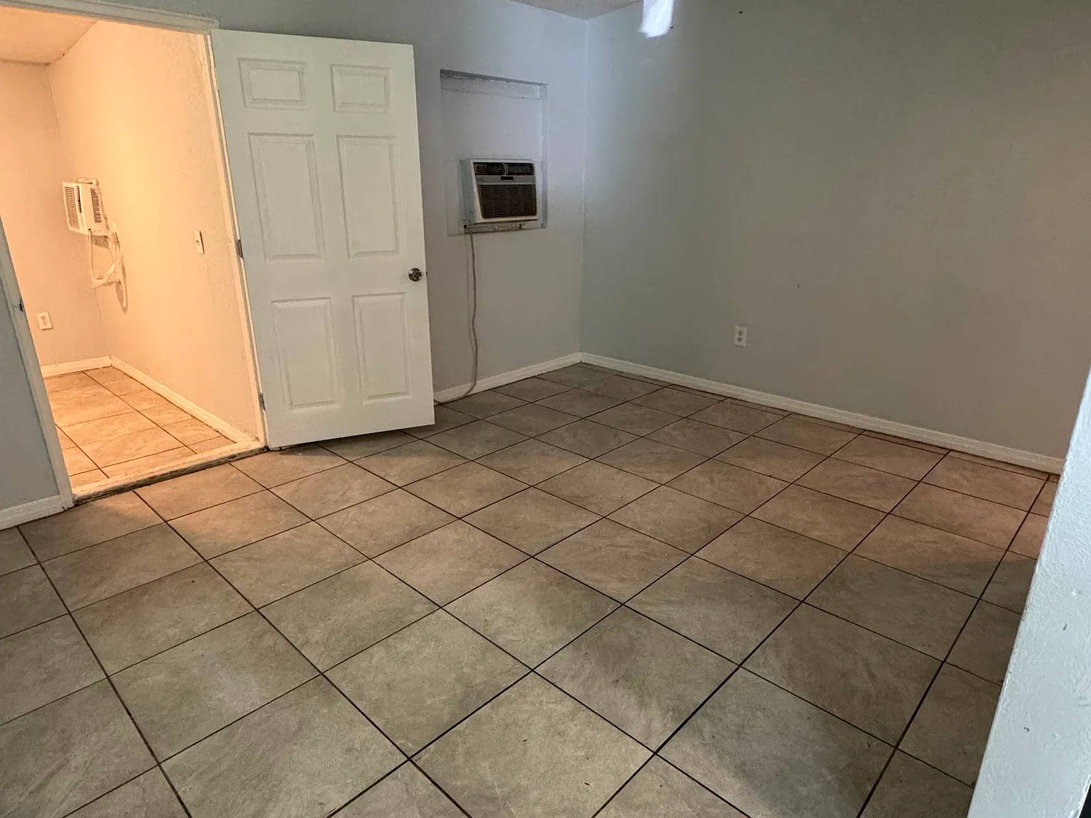 3 bed, 780 sqft, $1,800 — Photo 3