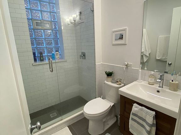 4th image of 1155 W Wrightwood Ave Unit 1B