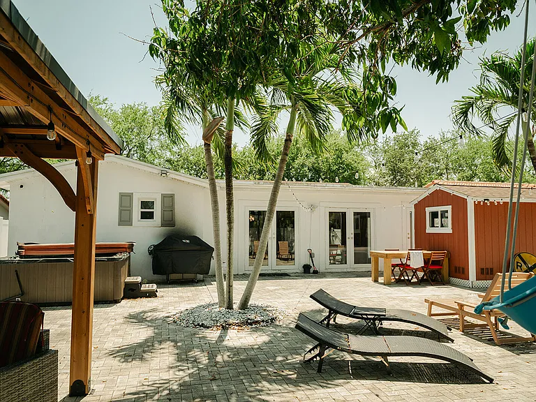 4815 Johnson St — Photo 2