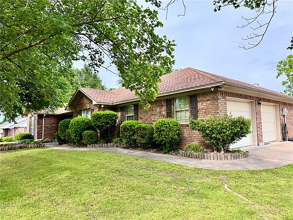 3rd image of 909 S Tulsa Ave