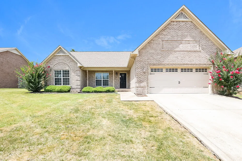 3 bed, 2.0 bath, 1700 sqft, $2,225 — Photo 1