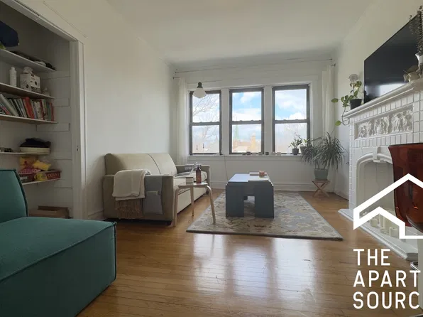 2921 W McLean Ave, Chicago, IL