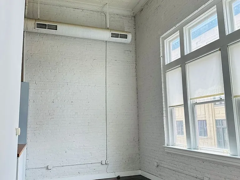 17 Church Ave SW — Photo 2