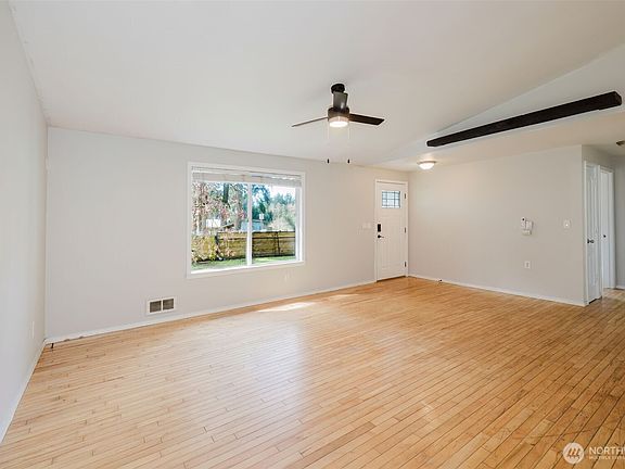 5th image of 2437 Red Spruce Drive SE
