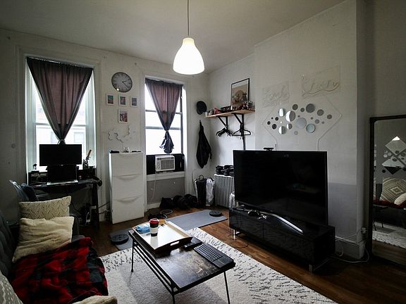 2nd image of 312 Jefferson St APT 4L