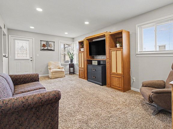5th image of 24337 Pennie St