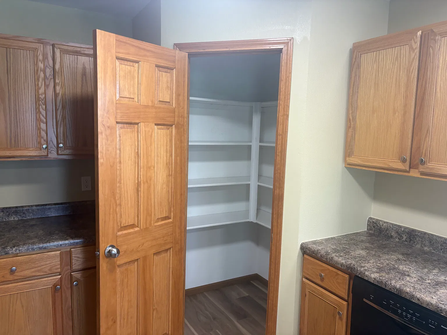 3 bed, 2.5 bath, 1500 sqft, $1,575 — Photo 4