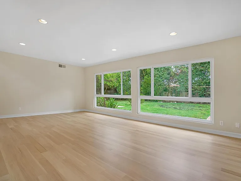 1672 Wellington Pl — Photo 15