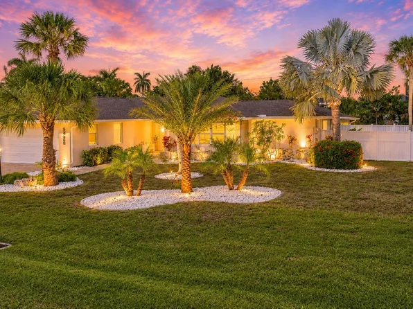 9428 Moonlight Dr, Sanibel, FL 33957