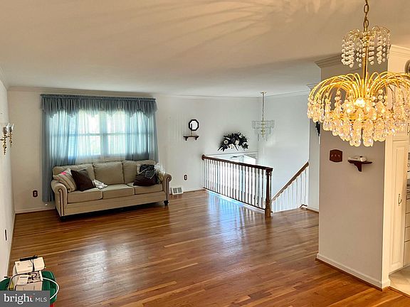 3rd image of 111 Elm Ave