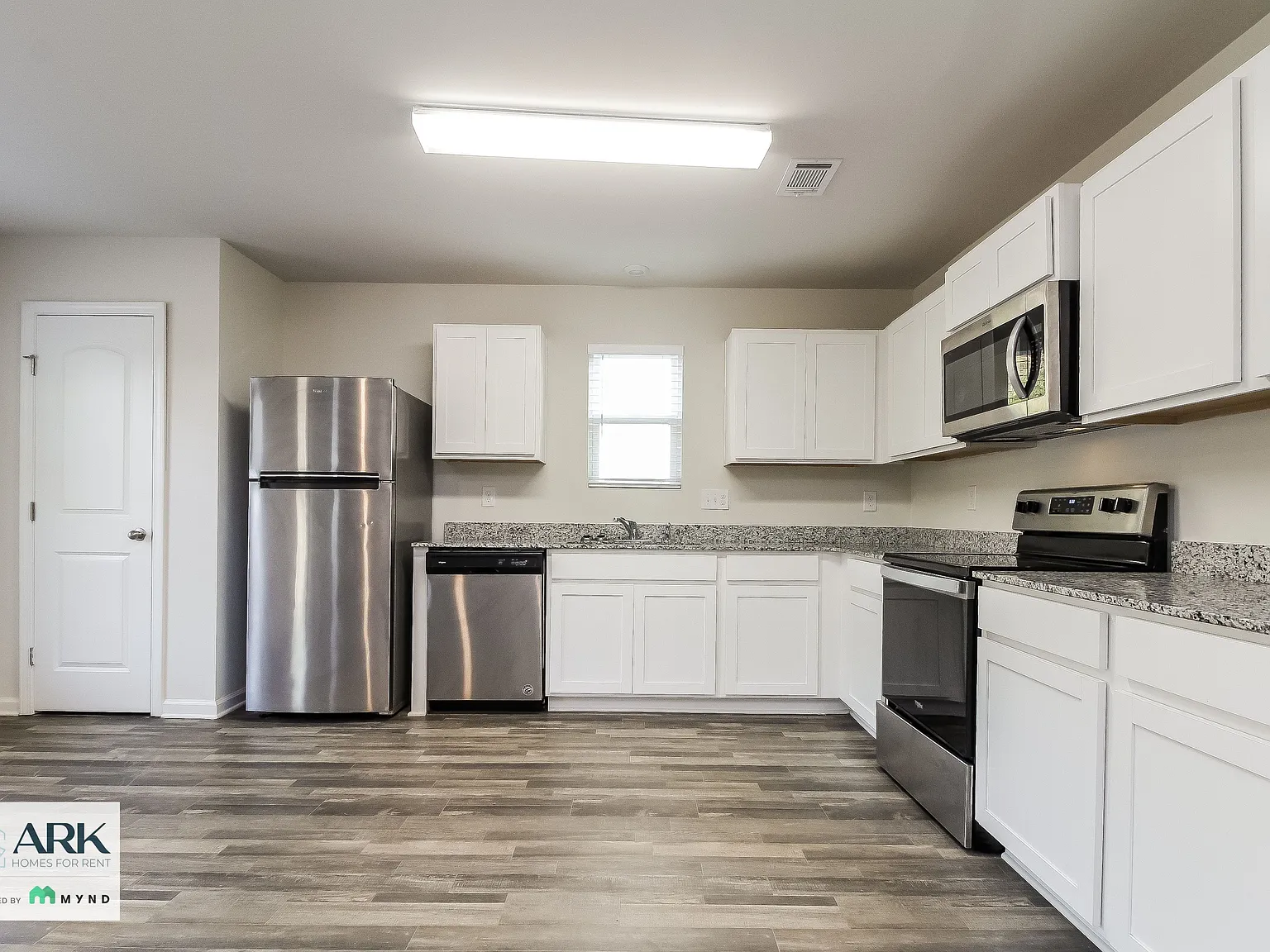 4 bed, 3.0 bath, 1811 sqft, $1,899 — Photo 3