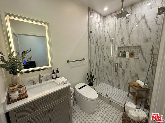 5th image of 1000 S Sherbourne Dr #1006