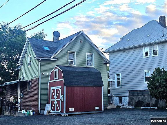 5th image of 180 Main St