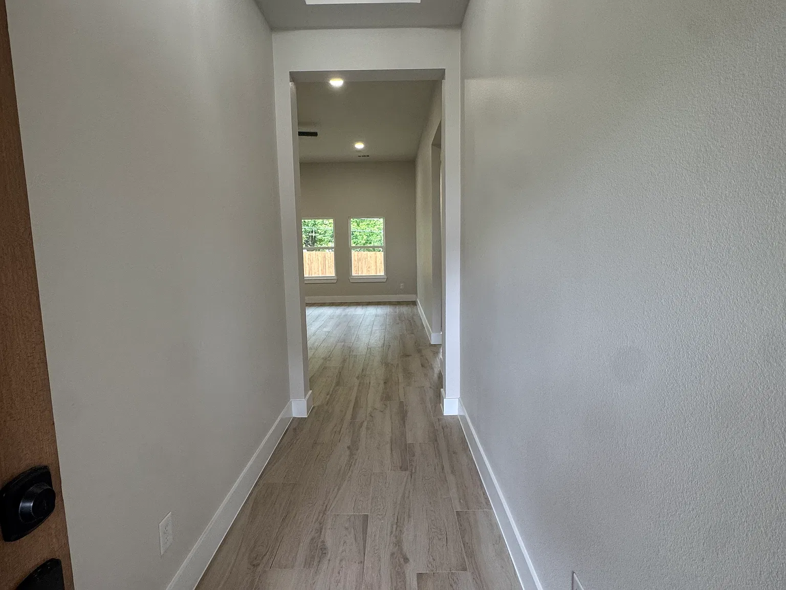 3 bed, 1690 sqft, $2,450 — Photo 2