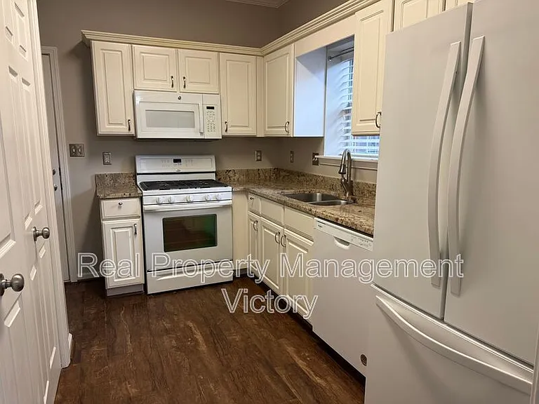 566 Treymoor Lake Cir — Photo 8