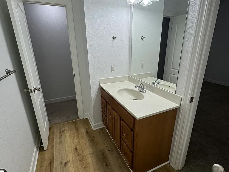 820 SW Peach Tree Ln — Photo 16