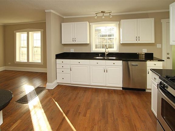4th image of 627 Chambers St