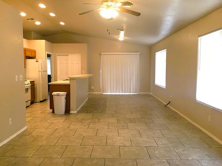 9815 S Phoenix Dr — Photo 3