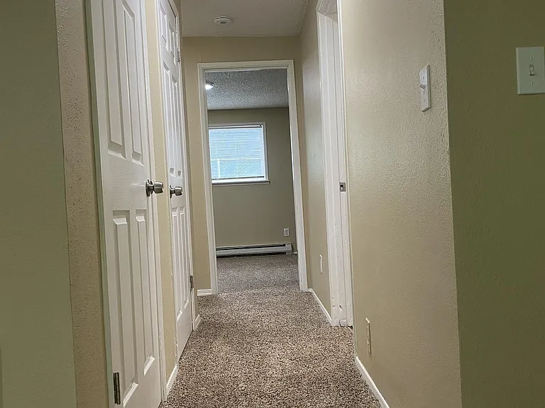 Riverside Manor — Photo 4