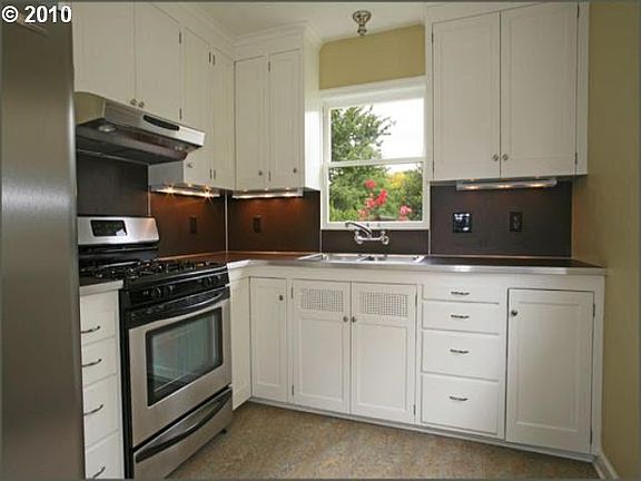Cute kitchen with gas range.
