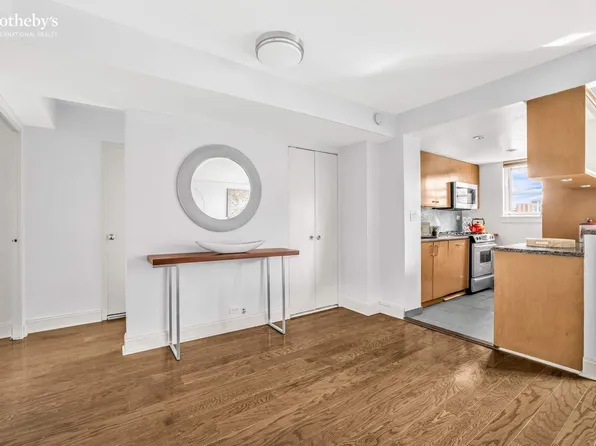 155 East 38th Street image 4 of 10