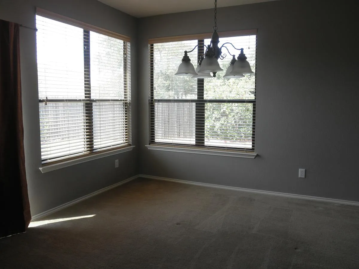 207 Lauren Loop — Photo 4