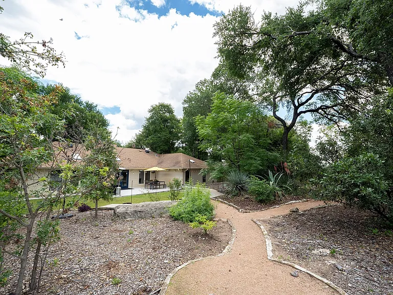 2110 Wychwood Dr — Photo 35