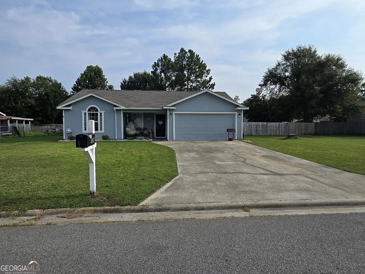 3 bed, 2.0 bath, 1141 sqft, $2,100 — Photo 3