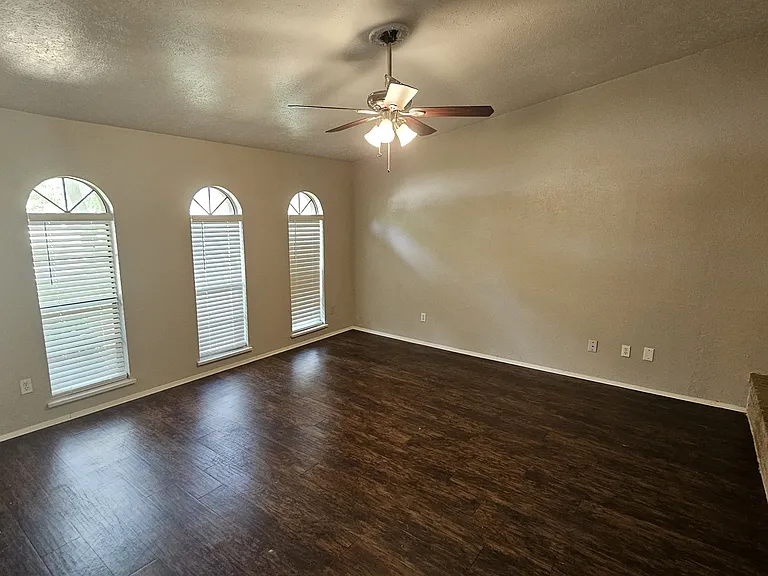 22903 Millgate Dr — Photo 3