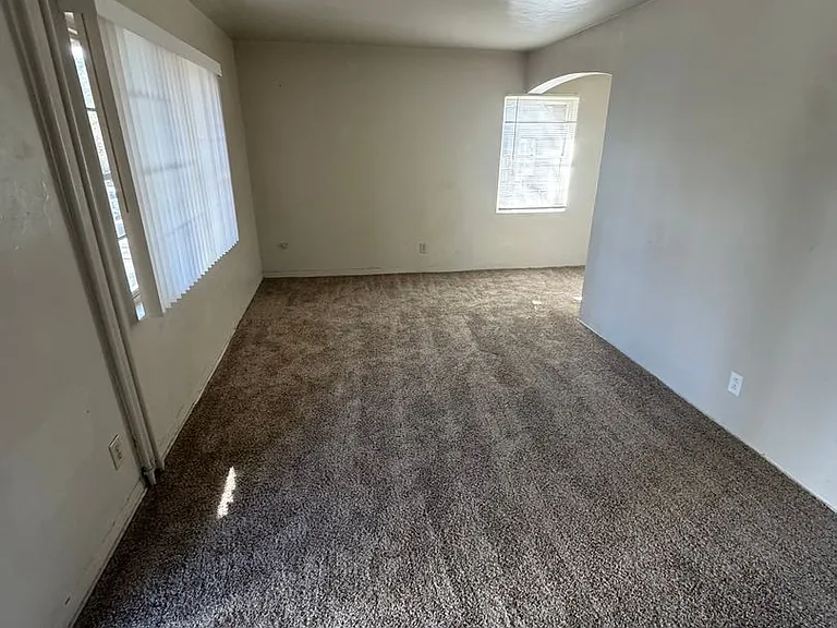 324 N San Francisco St — Photo 1