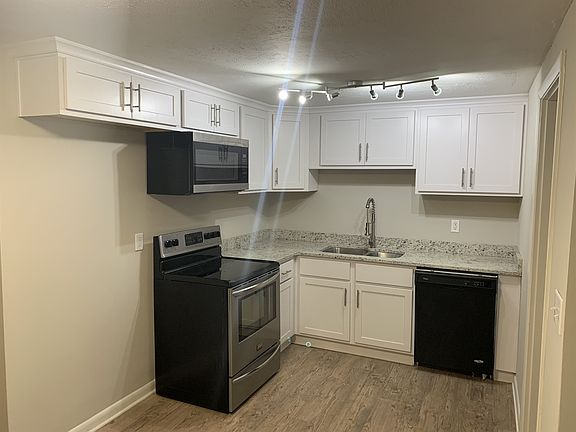 3rd image of 416 Woodside Dr