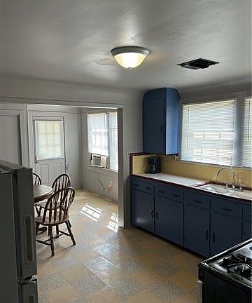 5th image of 343 Aris Ave