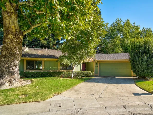 1223 Spruce Tree Cir, Sacramento, CA 95831