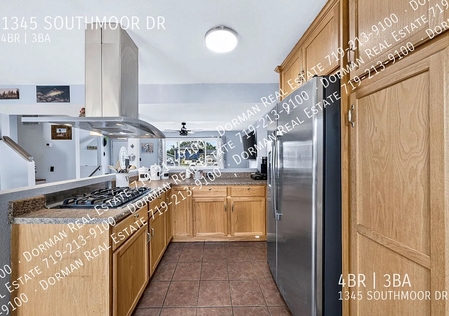 Spacious 4-bedroom 3 bathroom with private primary suite. — Photo 4