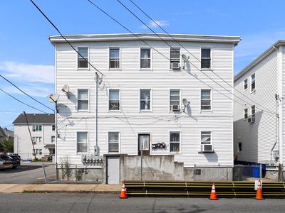 992 Pine St, Fall River, MA, 02720