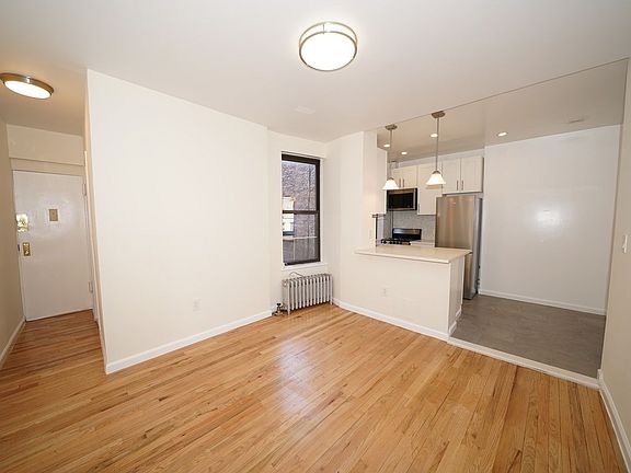 4th image of 1274 1st Ave #25A