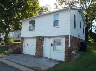 626 1/2 Delaware St, Neosho, MO 64850