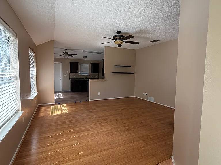 7901 Elk Dr — Photo 4