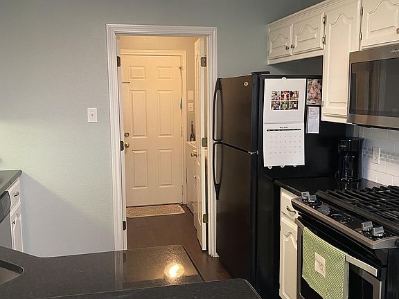 5th image of 1802 La Fontaine Ln