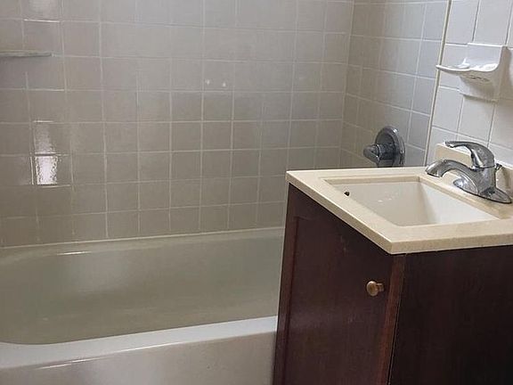 5th image of 2168 35th St APT 3E