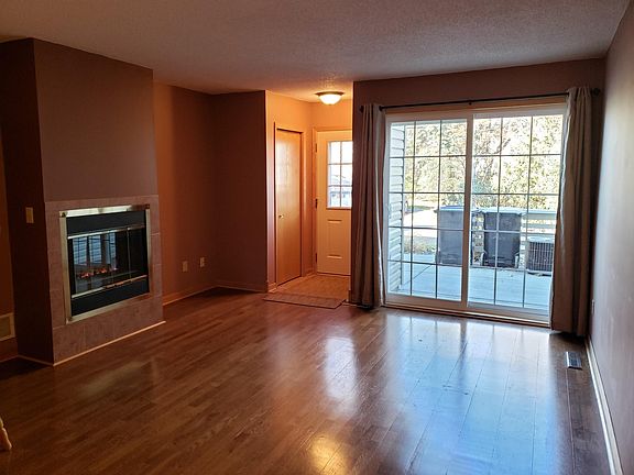 Livingroom and front entry.