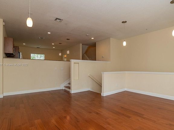 4th image of 2710 NE 8th Ave #2710