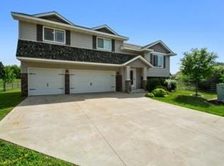 704 7th St N, Montrose, MN 55363