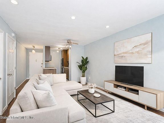5th image of 1000 Clove Rd APT 8M