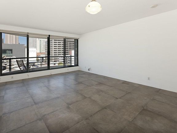 4th image of 300 3rd St APT 923