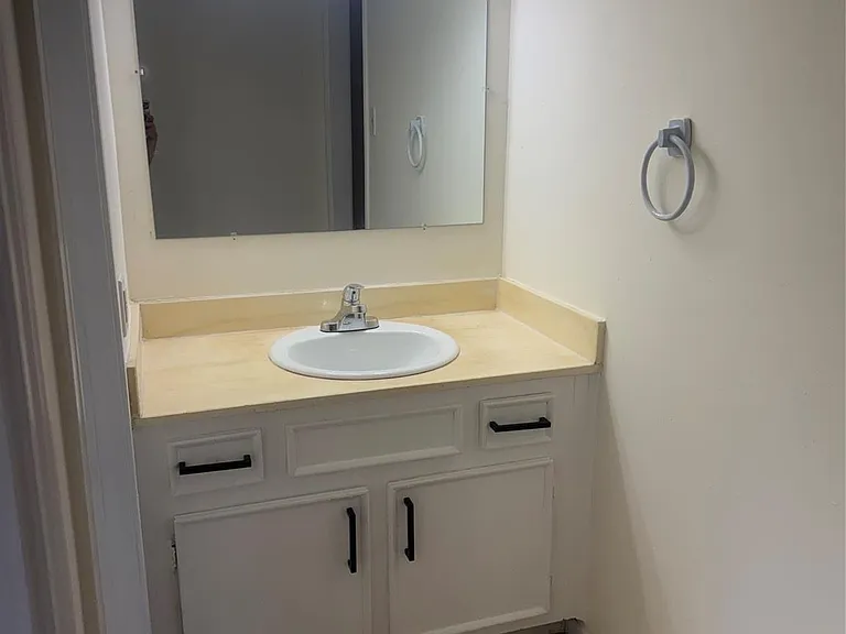 1603 W Main St #4 — Photo 9