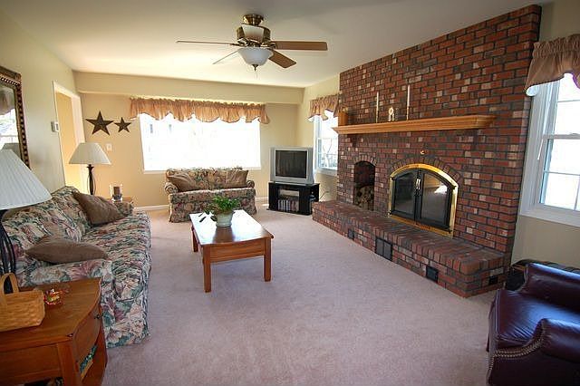 2nd image of 2916 Blueberry Ln