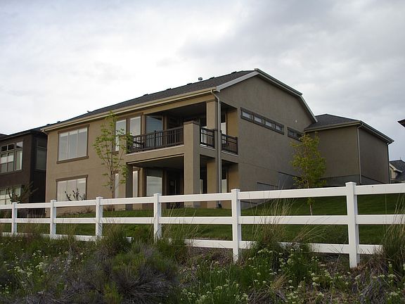 3rd image of 2713 N Turnberry Ln