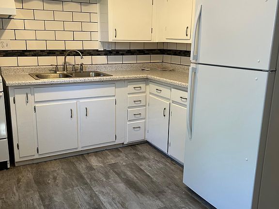 2nd image of 147 N 5th St